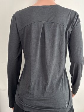 On Running Charcoal Gray Long-Sleeve Performance Tee